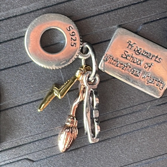 3 Pieces Harry Potter Collection Charm Set - Picture 3 of 4